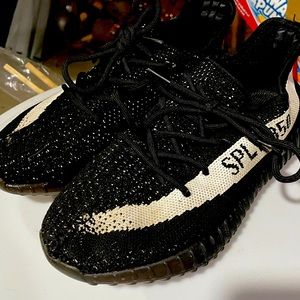Adidas Yeezy Boost 350 V2 Oreo Rare Yeezy Size 7 1/2 men ! 🔥🔥🔥 Fast Shipping